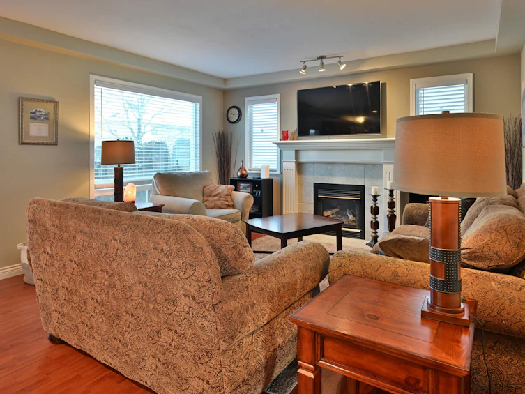 18863 64a Avenue, Surrey, BC, V3S 8V3 - 18