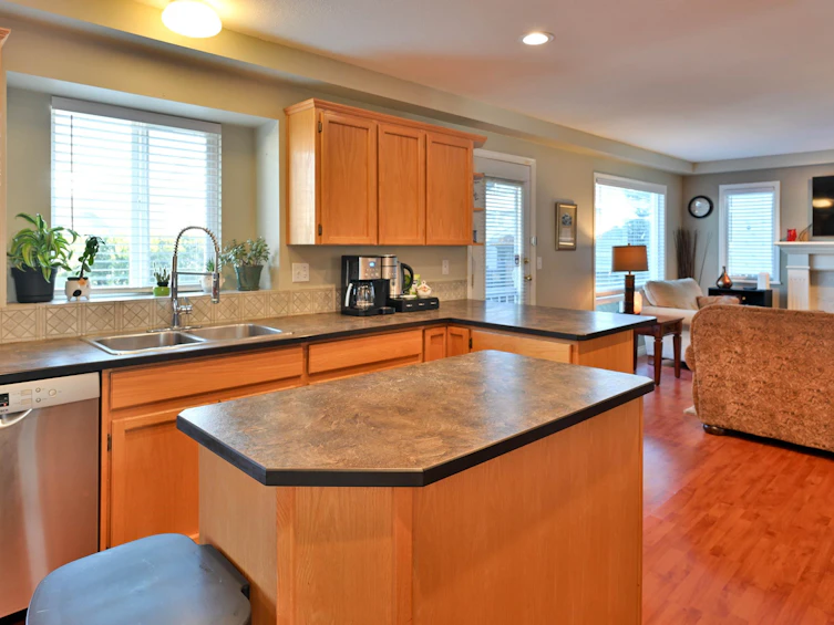 18863 64a Avenue, Surrey, BC, V3S 8V3 - 11
