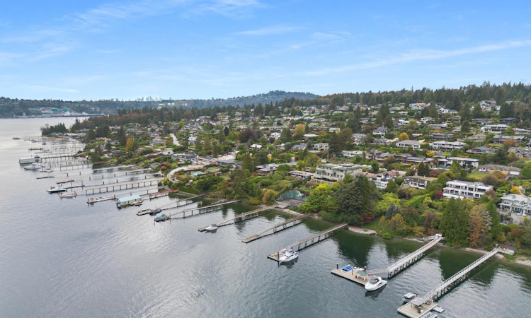 828 Beachview Drive