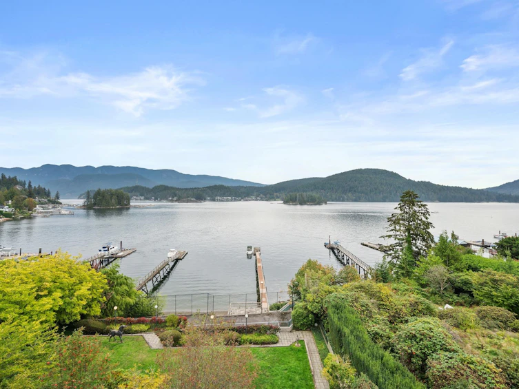 828 Beachview Drive, North Vancouver, BC, V7G 1R1