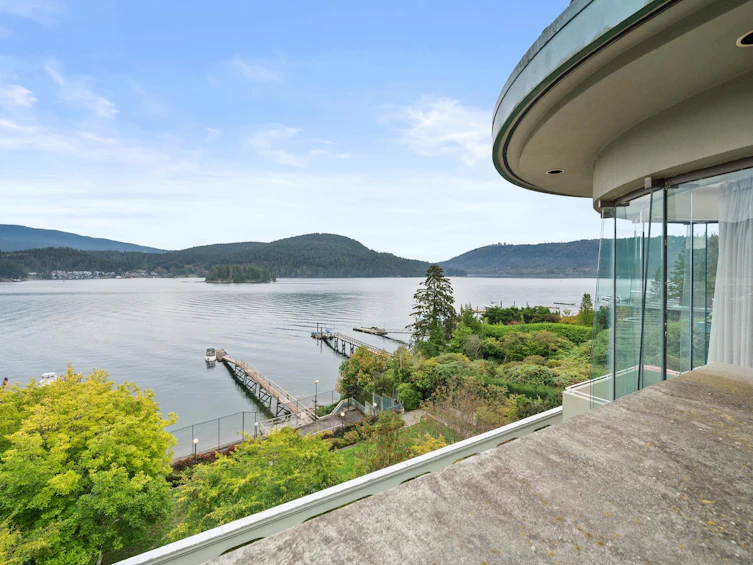 828 Beachview Drive, North Vancouver, BC, V7G 1R1 - 2