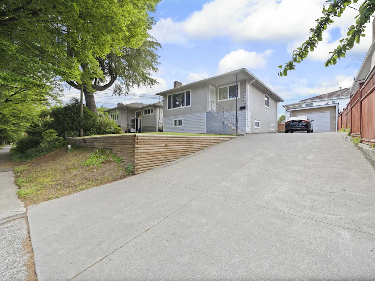 4835 Chatham Street, Vancouver, BC, V5R 3Z1