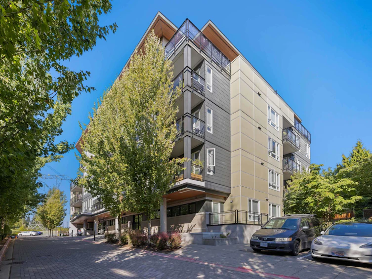 306-13919 Fraser Highway, Surrey, BC, V3T 4E6
