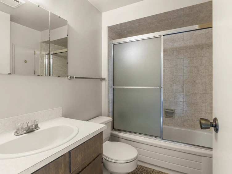 2015 W 13th Avenue, Vancouver, BC, V6J 2H8 - 5