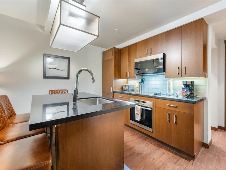 305B-2020 London Lane, Whistler, BC, V8E 0B6 - 3