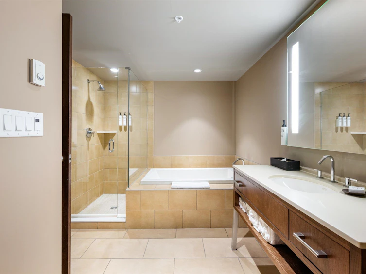 305B-2020 London Lane, Whistler, BC, V8E 0B6 - 15