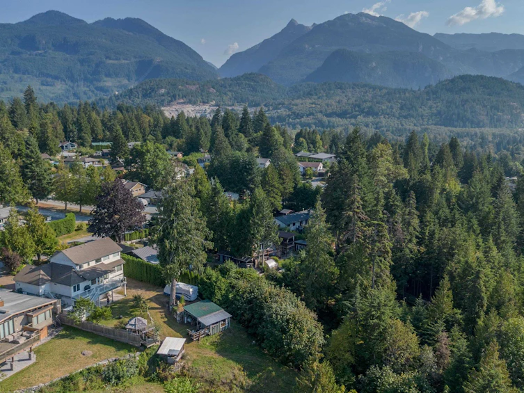 40413 Ayr Drive, Squamish, BC, V8B 0P3 - 36