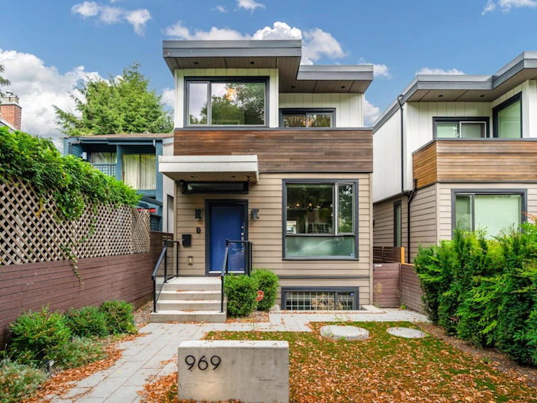 969 W 18th Avenue, Vancouver, BC, V5Z 1W4