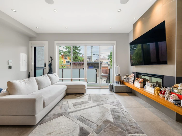 969 W 18th Avenue, Vancouver, BC, V5Z 1W4 - 2