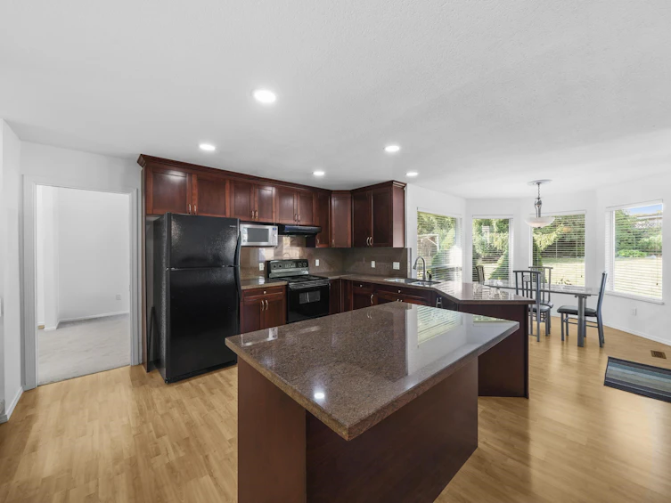 8623 141 Street, Surrey, BC, V3W 3A9 - 9