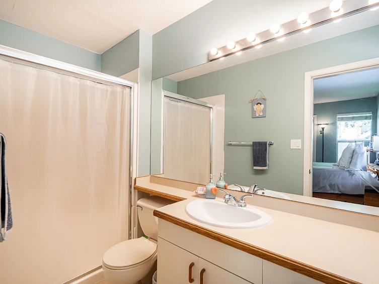 18671 60a Avenue, Surrey, BC, V3S 7P4 - 18