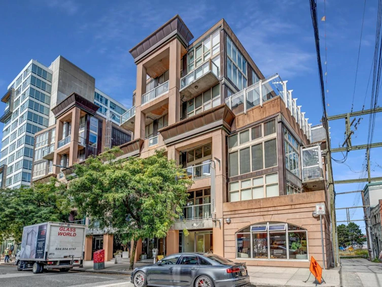 211&212-1529 W 6th Avenue, Vancouver, BC, V6J 1R1