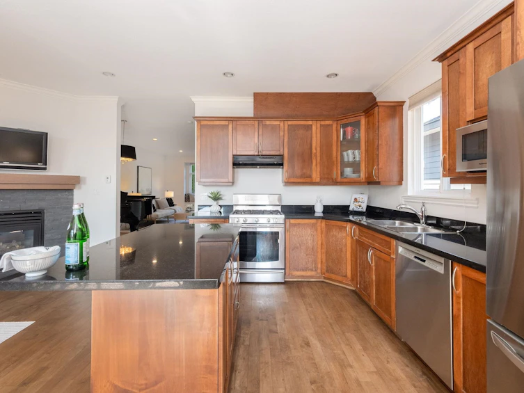 369 E 5th Street, North Vancouver, BC, V7L 1M1 - 14