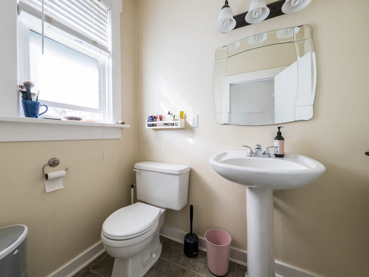 720 E 30th Avenue, Vancouver, BC, V5V 2V9 - 24