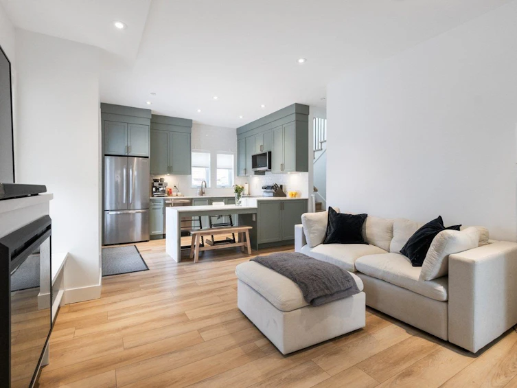 720 E 30th Avenue, Vancouver, BC, V5V 2V9 - 9