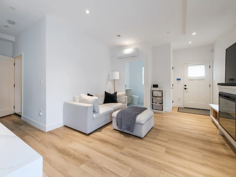 720 E 30th Avenue, Vancouver, BC, V5V 2V9 - 7