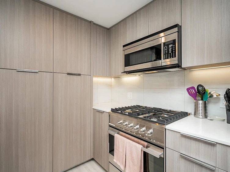 407-1401 Hunter Street, North Vancouver, BC, V7J 0E2 - 6