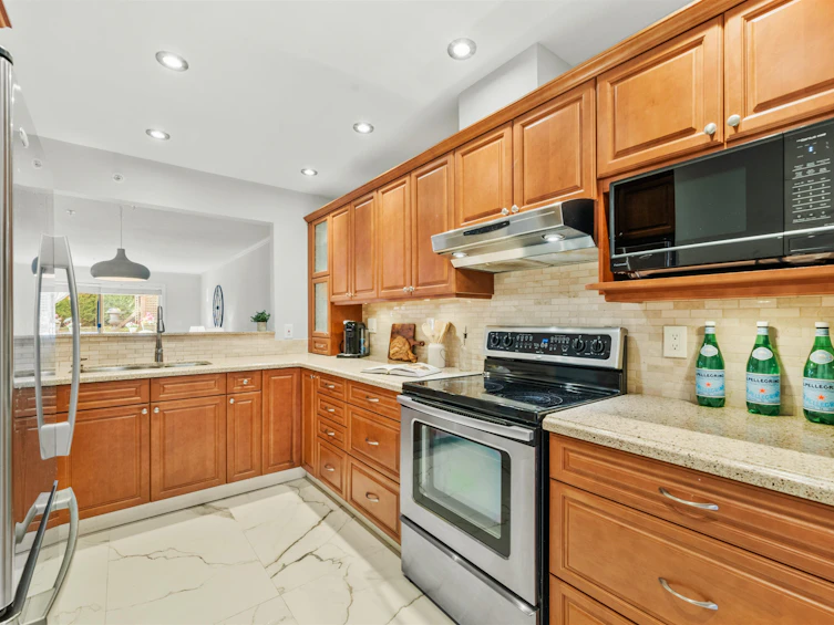 305-1050 Bowron Court, North Vancouver, BC, V7H 2X6 - 10
