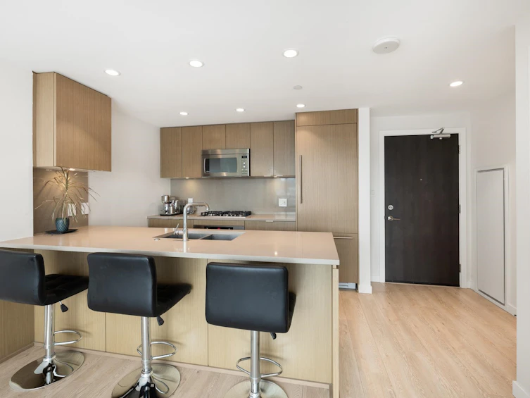 810-125 E 14th Street, North Vancouver, BC, V7L 0E6 - 4