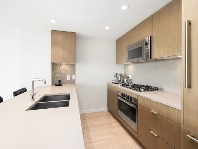 810-125 E 14th Street, North Vancouver, BC, V7L 0E6 - 2