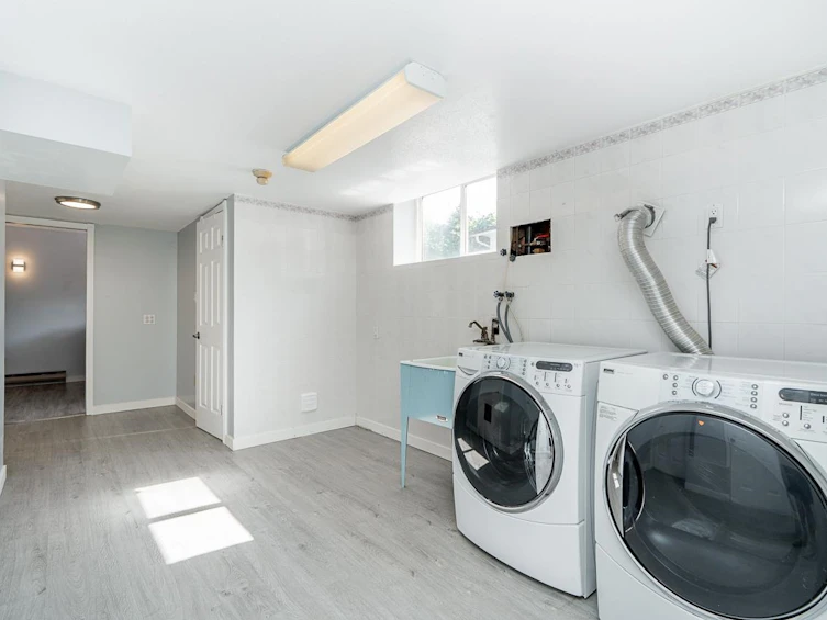 9152 Klenner Drive, Burnaby, BC, V3N 4E5 - 30