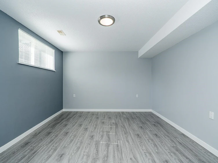 9152 Klenner Drive, Burnaby, BC, V3N 4E5 - 32