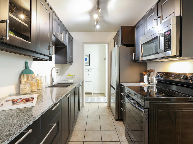 211-1420 E 8th Avenue, Vancouver, BC, V5N 1T4 - 11