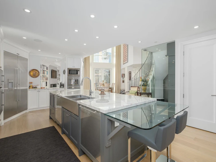 1258 Richards Street, Vancouver, BC, V6B 1S2 - 12