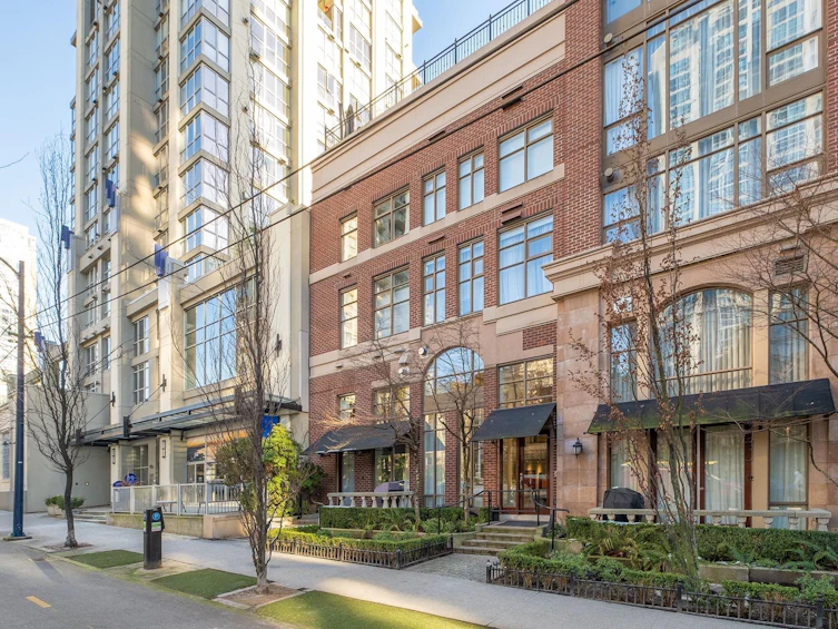 1258 Richards Street, Vancouver, BC, V6B 1S2