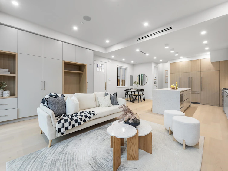 2-2136 E 10th Avenue, Vancouver, BC, V5N 1Y1