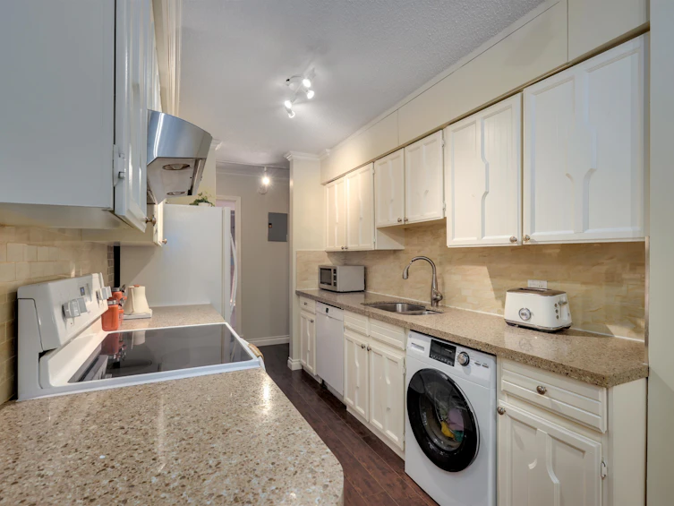 204-1424 Walnut Street, Vancouver, BC, V6J 3R3 - 7