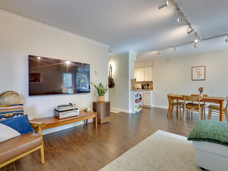 204-1424 Walnut Street, Vancouver, BC, V6J 3R3 - 4