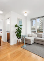 707 58 Keefer Place