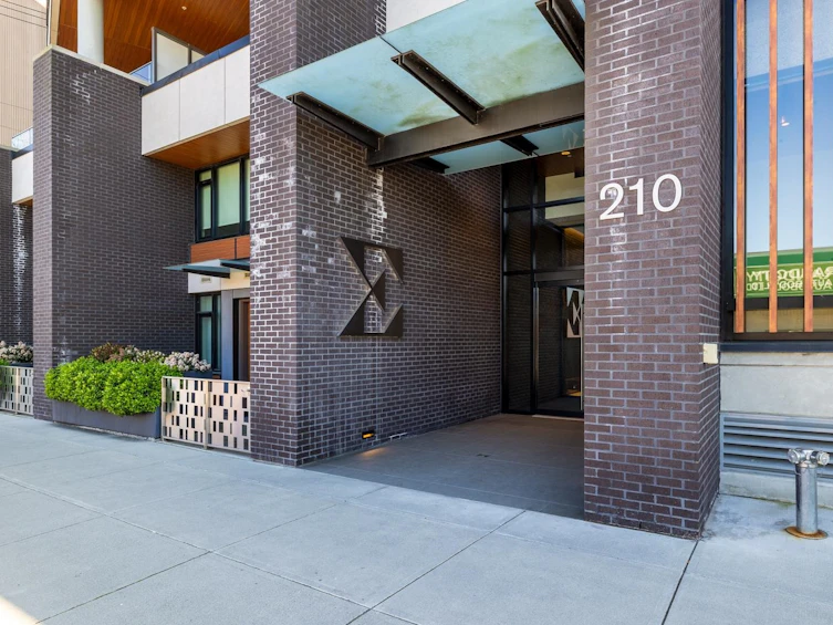 706-210 E 5th Avenue, Vancouver, BC, V5T 0K1 - 2