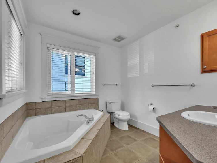 188 W 16th Avenue, Vancouver, BC, V5Y 1Y7 - 8