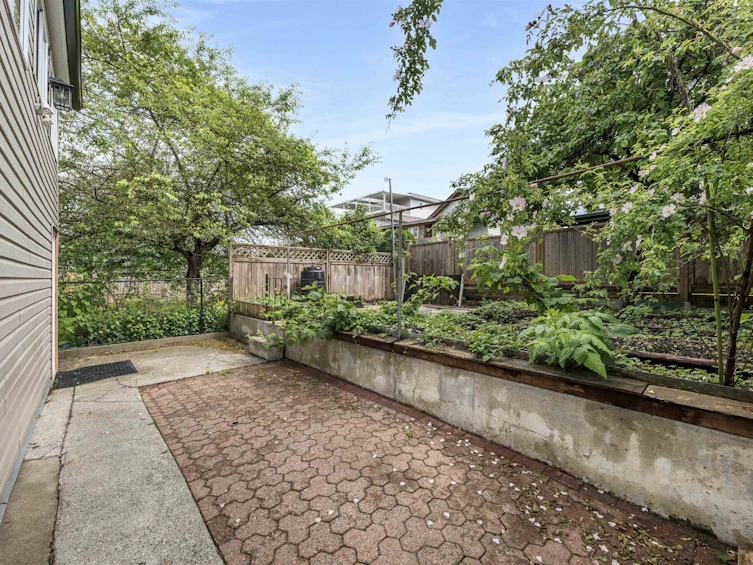 2062 E 35th Avenue, Vancouver, BC, V5P 1B9 - 27