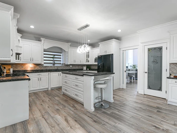 12761 60a Avenue, Surrey, BC, V3X 0A1 - 11