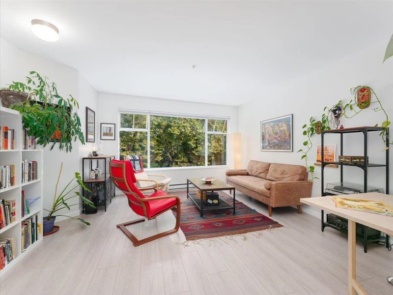 205 - 663 Gore Avenue, Vancouver BC V6A 2Z8