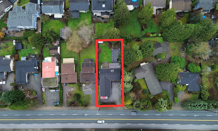 895 Como Lake Avenue