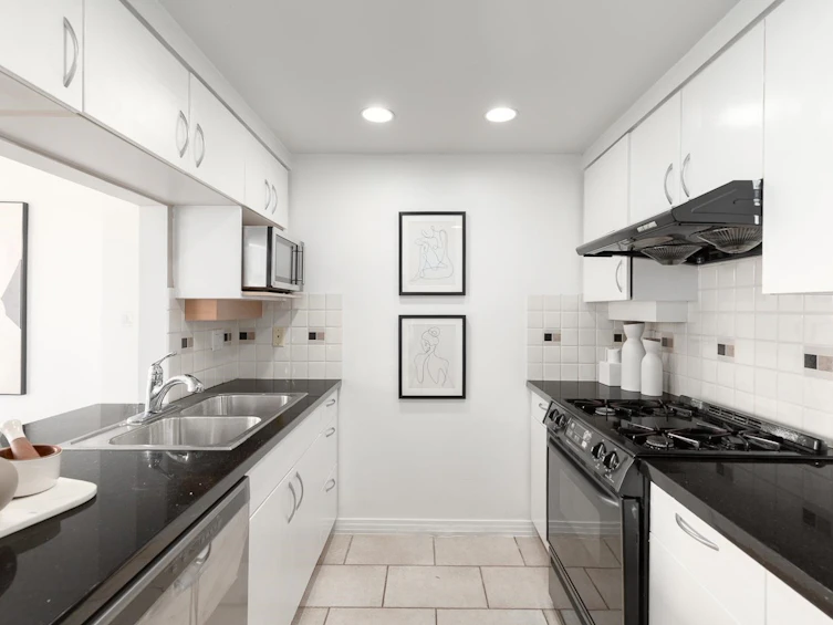 1907-1199 Marinaside Crescent, Vancouver, BC, V6Z 2Y2 - 12