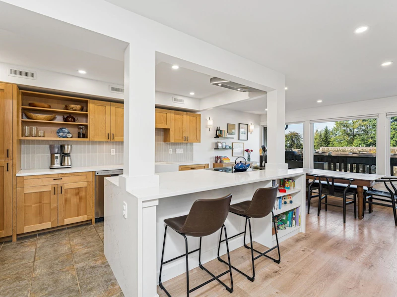 1053 Old Lillooet Road, North Vancouver BC V7J 3H6