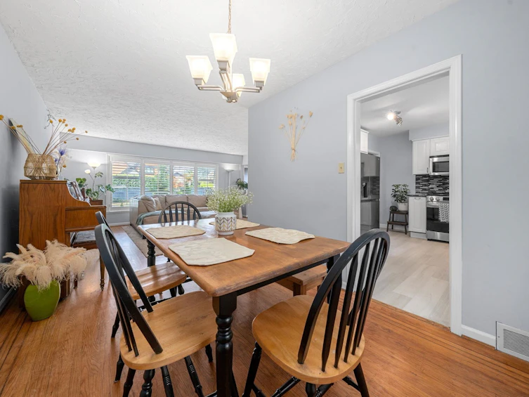 3020 Thorncliffe Drive, North Vancouver, BC, V7R 2T1 - 8