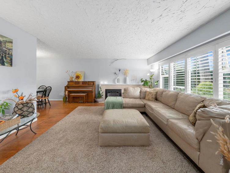 3020 Thorncliffe Drive, North Vancouver, BC, V7R 2T1 - 2