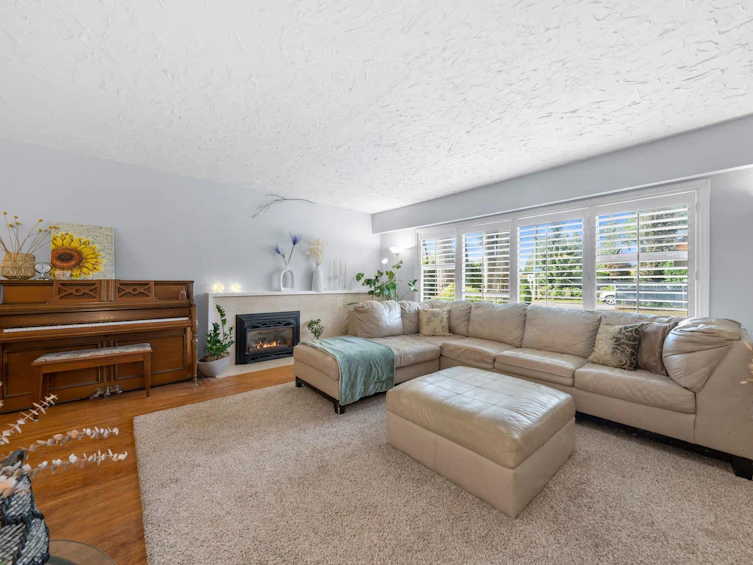 3020 Thorncliffe Drive, North Vancouver, BC, V7R 2T1 - 3