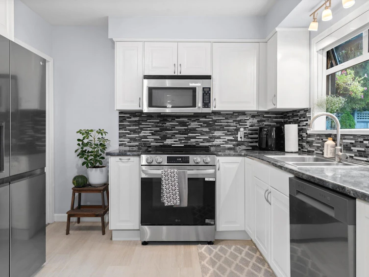 3020 Thorncliffe Drive, North Vancouver, BC, V7R 2T1 - 12
