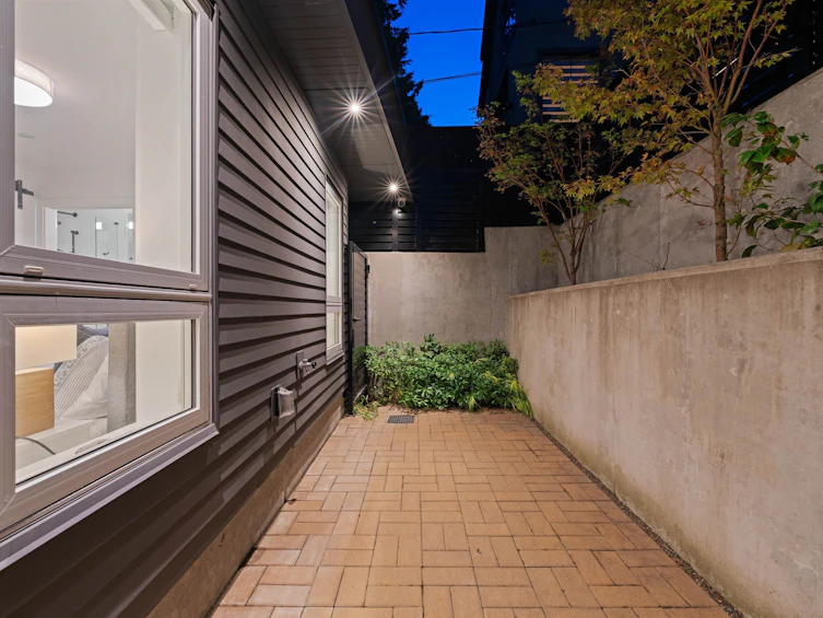 2062 E 5th Avenue, Vancouver, BC, V5N 1M4 - 28