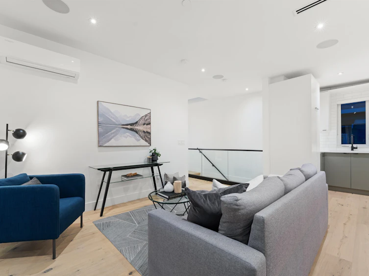2062 E 5th Avenue, Vancouver, BC, V5N 1M4 - 9