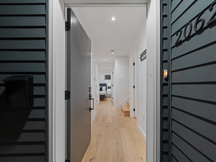 2062 E 5th Avenue, Vancouver, BC, V5N 1M4 - 4