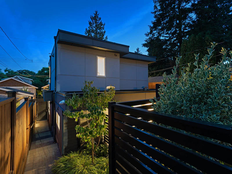 2062 E 5th Avenue, Vancouver BC