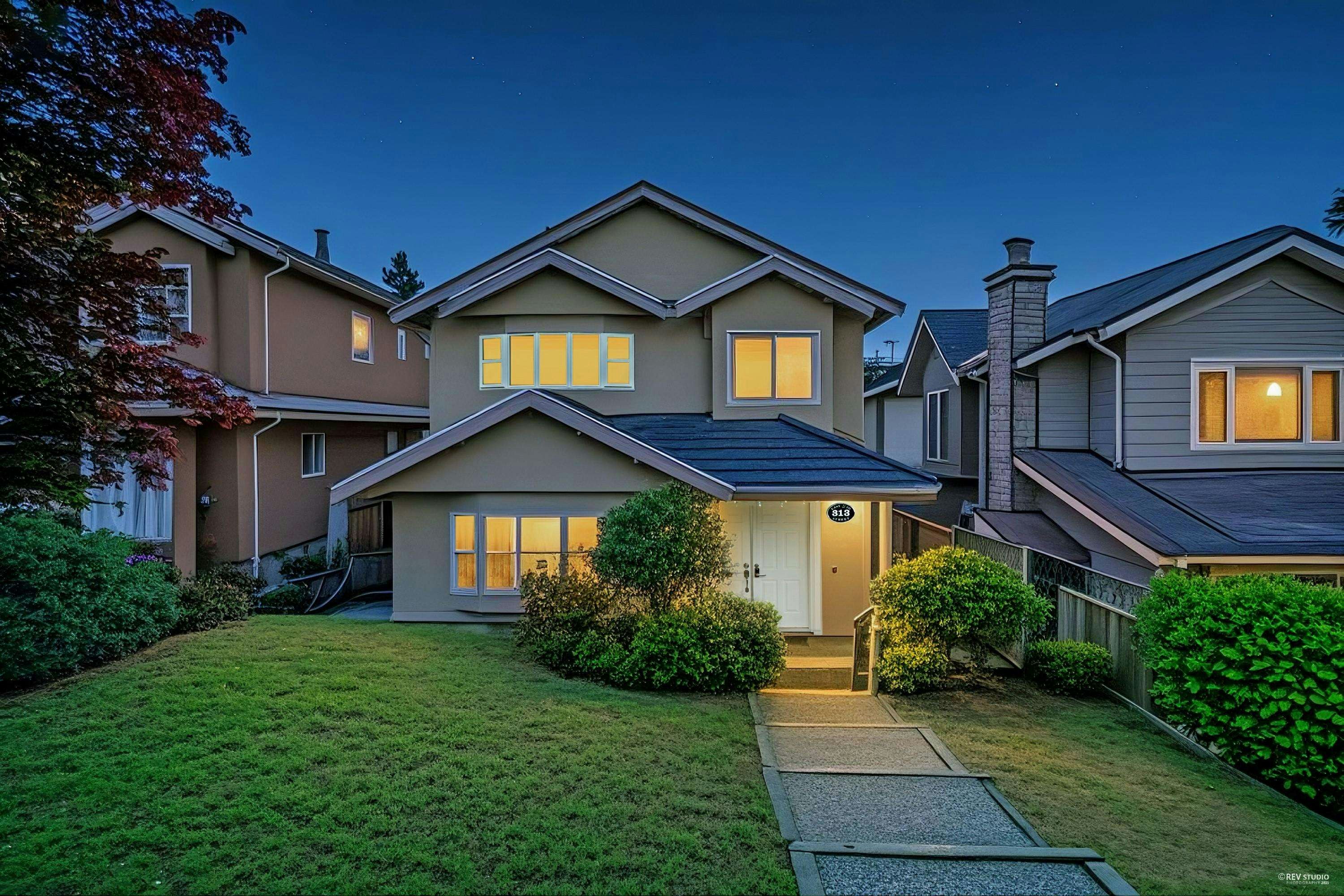 313 E 27 Street, North Vancouver, BC, V7N 1B9